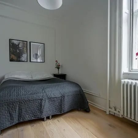 Apartment Sanders Merchant - Lovely Two-bedroom In Center Of *