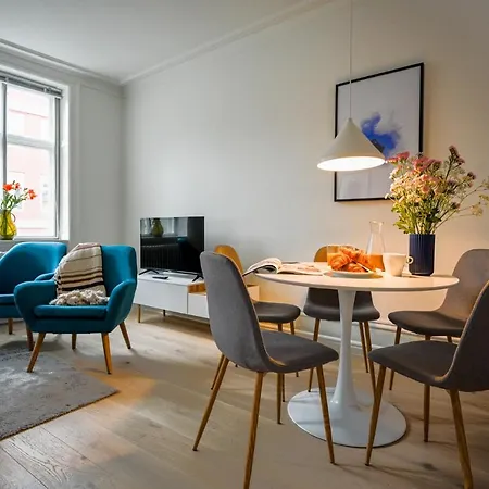 Sanders Merchant - Lovely Two-bedroom In Center Of Apartment
