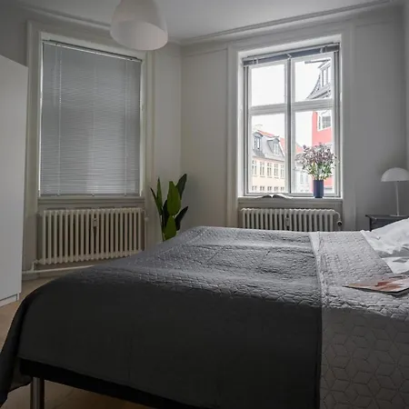 Sanders Merchant - Lovely Two-bedroom In Center Of *