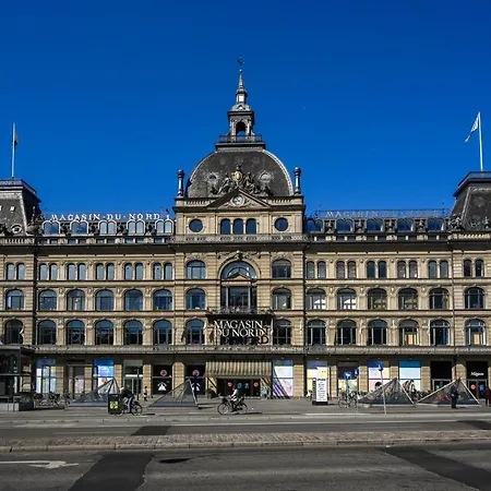 Sanders Merchant - Lovely Two-bedroom In Center Of Apartment *