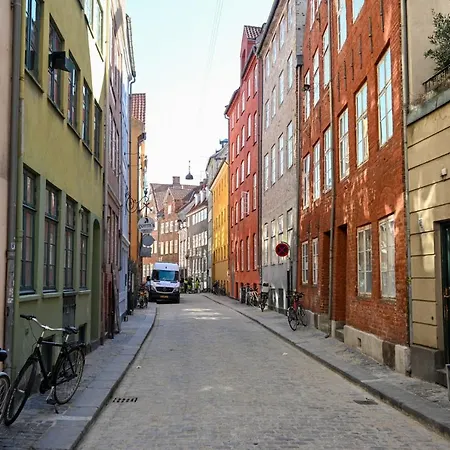 Sanders Merchant - Lovely Two-bedroom In Center Of Apartment *